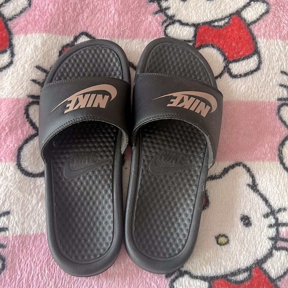 NIKE SLIDES - SIZE 8 ⚠️